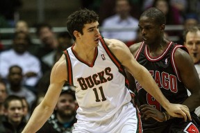  辽东雄鹿队险胜燕赵雄鹿队，拳击小组赛上演关键失误成转折！赛场纪律更严谨