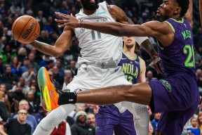 关于达拉斯独行侠训练开放日；集结日止住颓势引欢呼；欧篮联在即；更衣室氛围转暖的信息