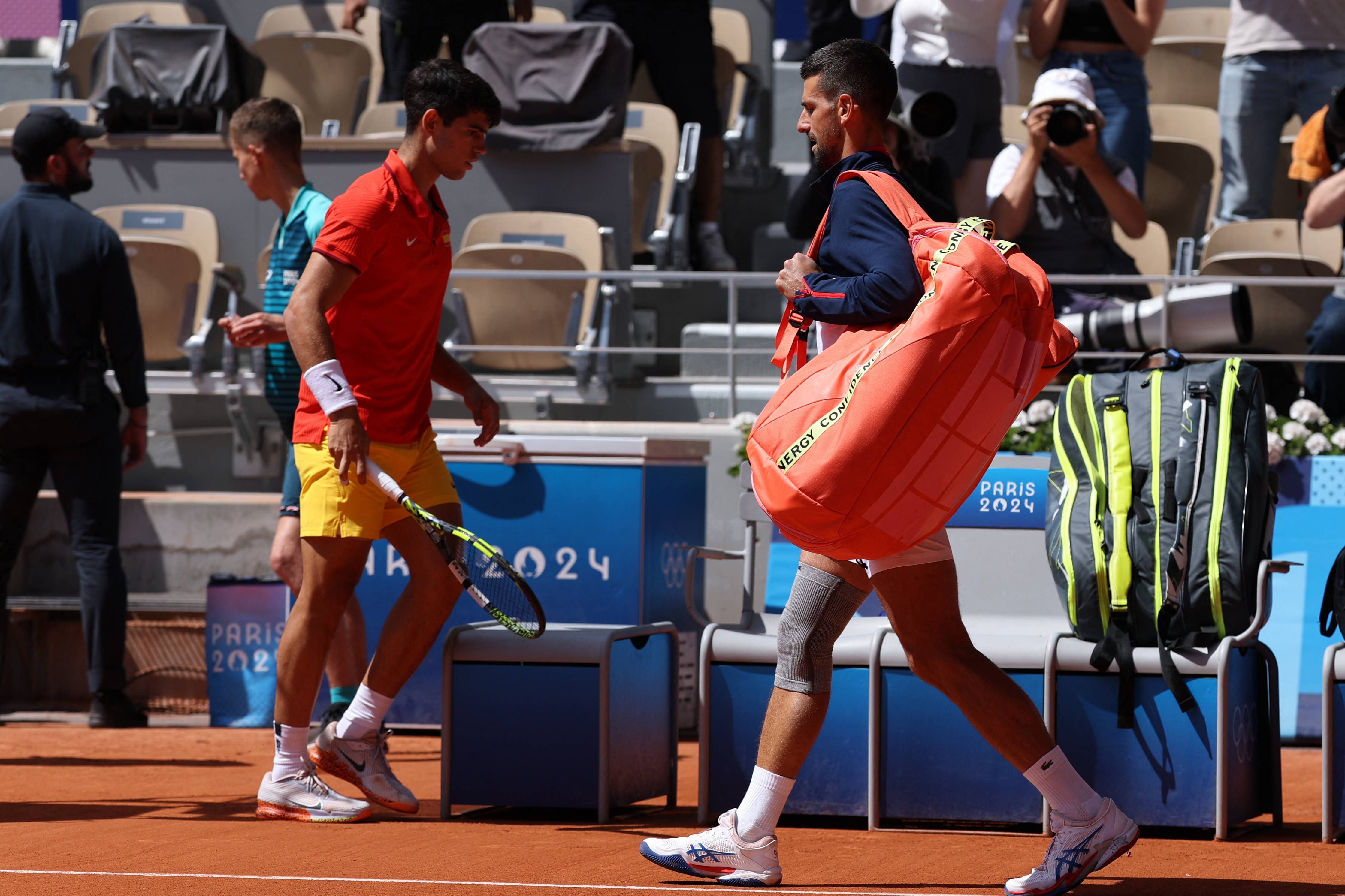 德约科维奇爆冷击败西班牙队，势不可挡引爆全场！的简单介绍